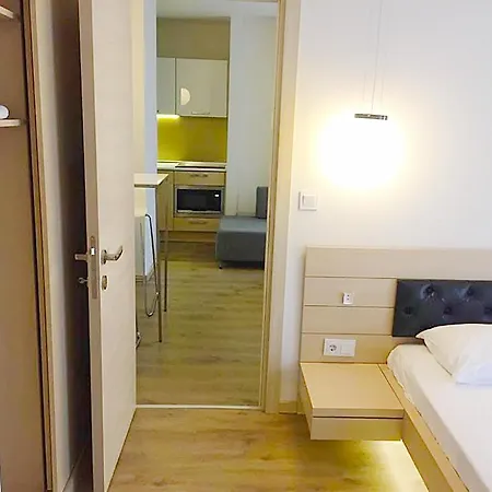 公寓 Holiday House 安塔利亚