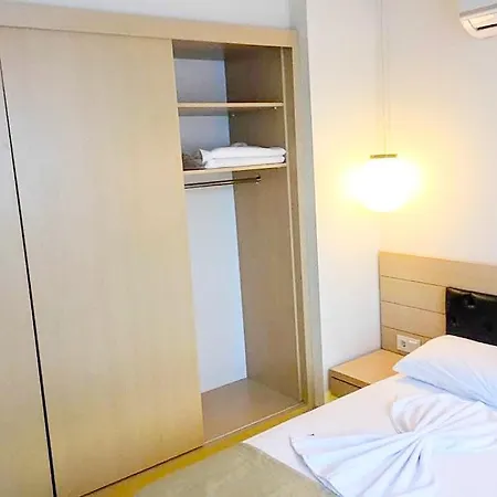 Holiday House 公寓 安塔利亚