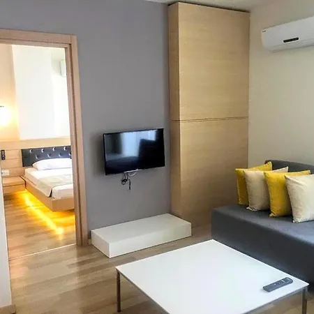 Holiday House 公寓 *